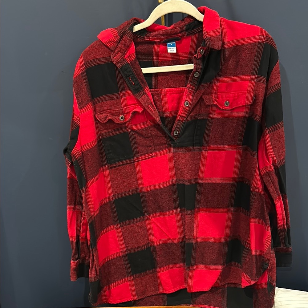 Old Navy Red and Black Plaid Women's Top - Maternity